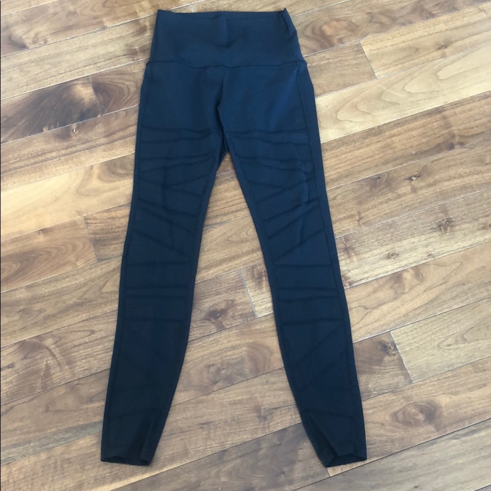 Black Zig Zag Mesh Lululemon leggings